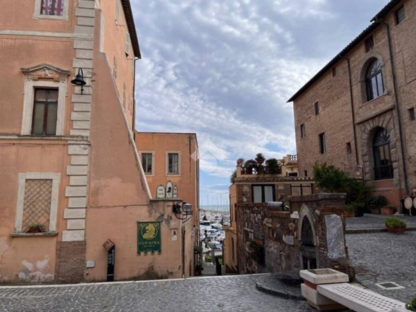negozio in affitto a Nettuno