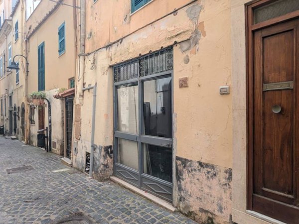 negozio in affitto a Nettuno