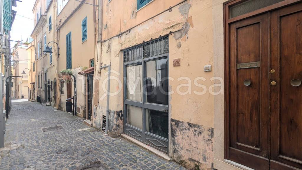 negozio in affitto a Nettuno