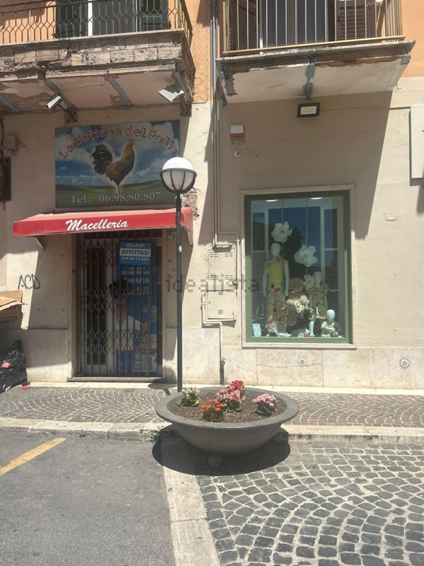 locale commerciale in affitto a Nettuno