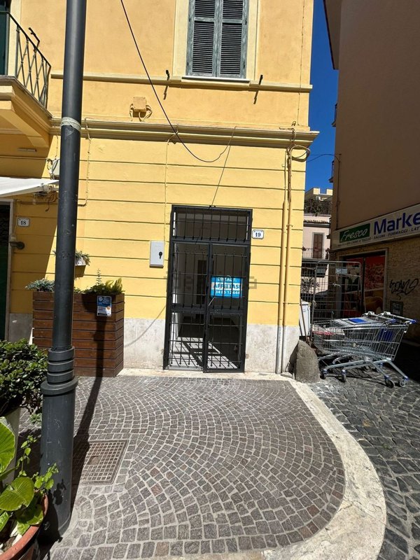 locale commerciale in affitto a Nettuno