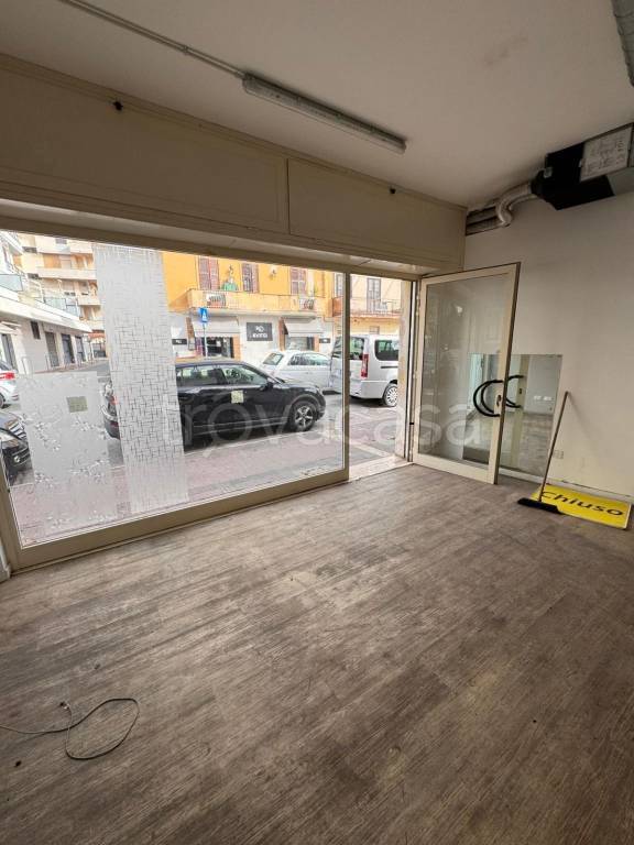 negozio in affitto a Nettuno