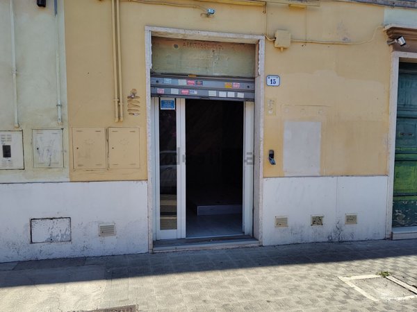 locale commerciale in affitto a Nettuno
