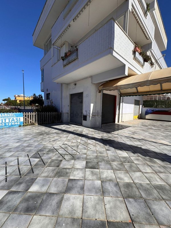 locale commerciale in affitto a Nettuno