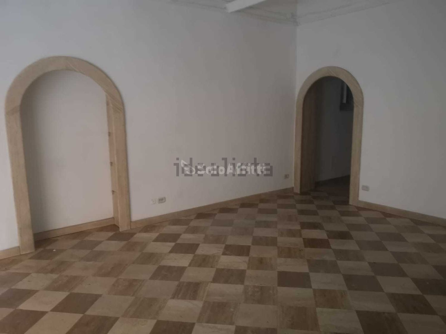 locale commerciale in affitto a Nettuno