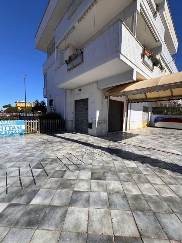 locale commerciale in affitto a Nettuno