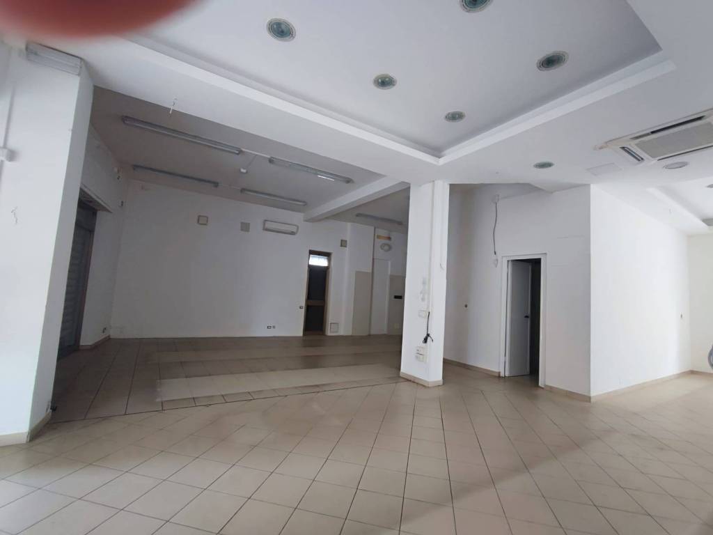 locale commerciale in affitto a Nettuno