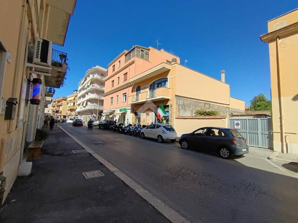 locale commerciale in affitto a Nettuno