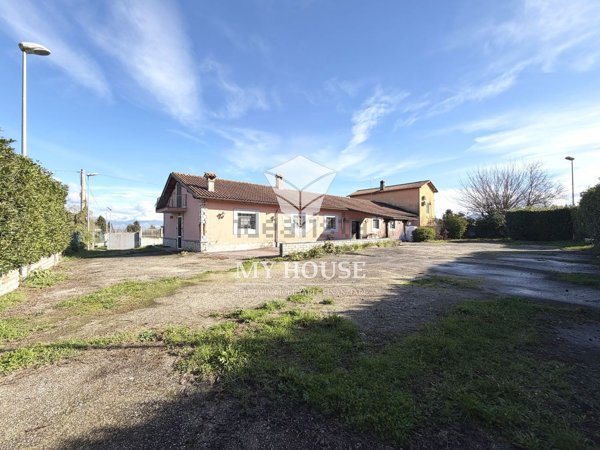 locale di sgombero in affitto a Palestrina in zona Carchitti