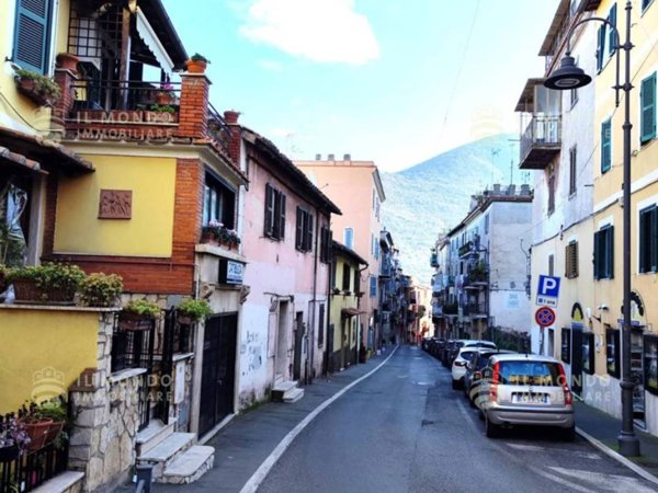 negozio in affitto a Palombara Sabina