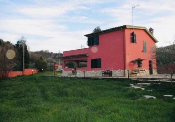 casa indipendente in affitto a Palombara Sabina