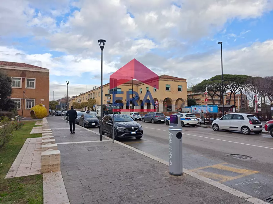 locale commerciale in affitto a Pomezia