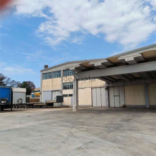 capannone in affitto a Pomezia