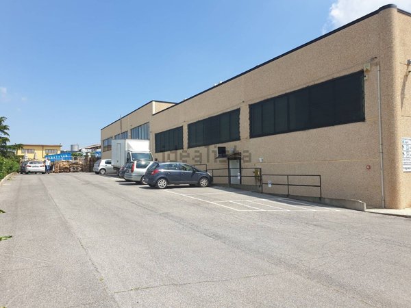 capannone in affitto a Pomezia