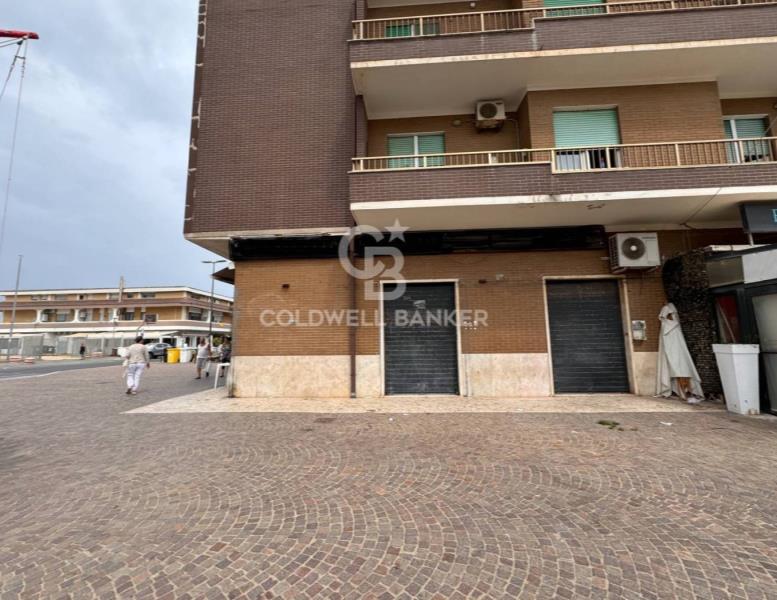 negozio in affitto a Pomezia in zona Torvaianica