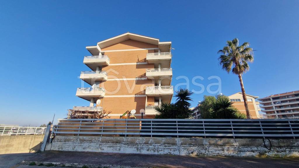 appartamento in affitto a Pomezia in zona Santa Palomba