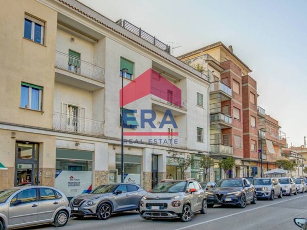 negozio in affitto a Pomezia