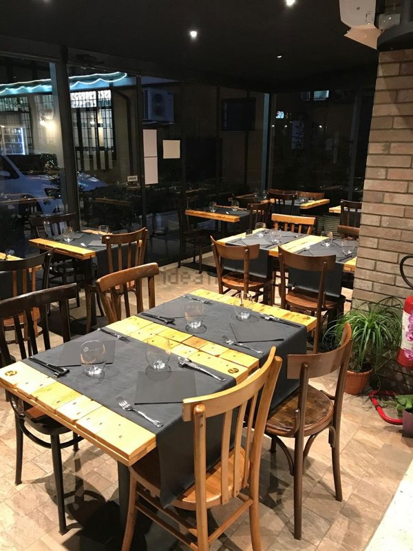 locale commerciale in affitto a Pomezia