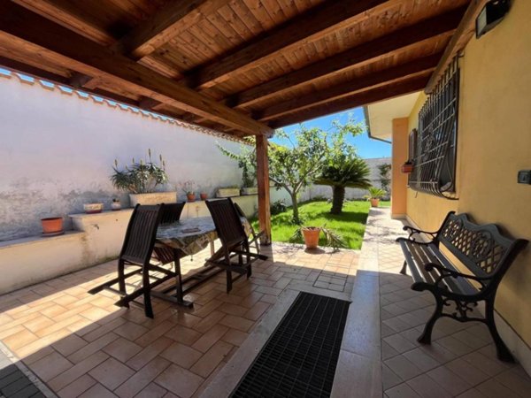 casa indipendente in affitto a Pomezia in zona Torvaianica Alta