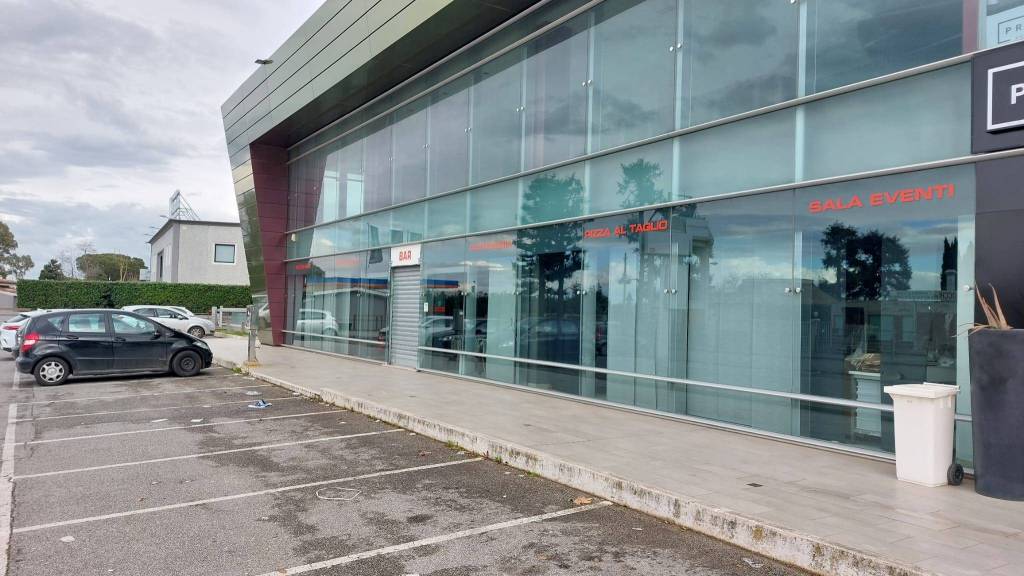 negozio in affitto a Pomezia