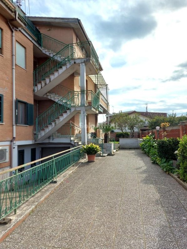 appartamento in affitto a Pomezia in zona Torvaianica