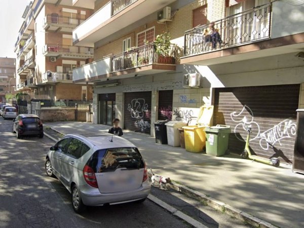 negozio in affitto a Pomezia in zona Torvaianica