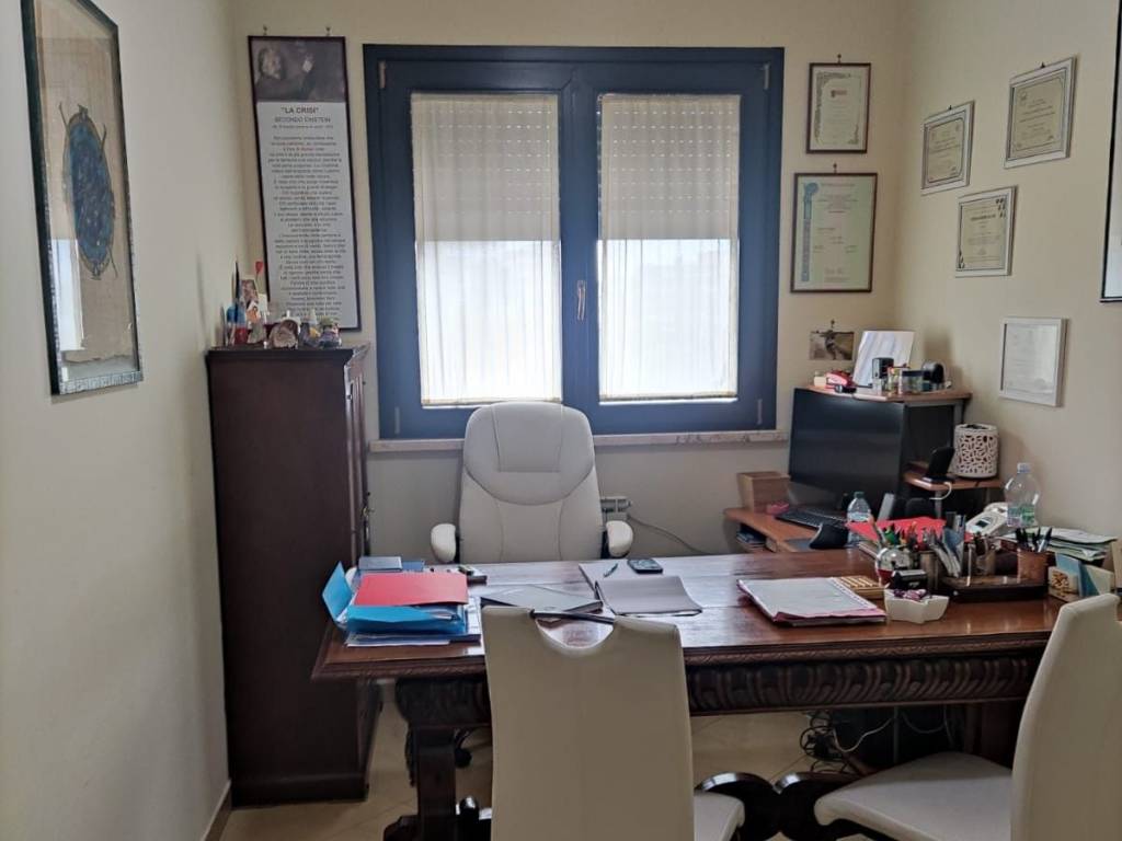 ufficio in affitto a Pomezia in zona Pratica di Mare