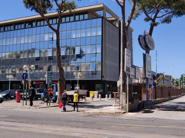 ufficio in affitto a Pomezia in zona Pratica di Mare
