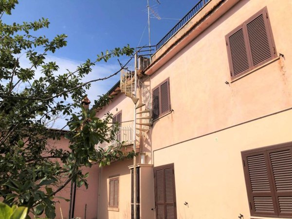 appartamento in affitto a Pomezia in zona Santa Procula