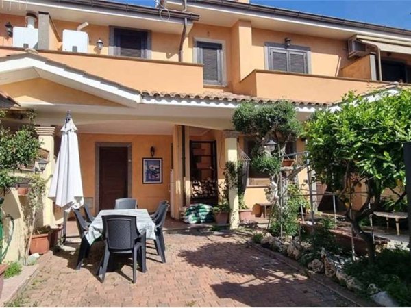 casa indipendente in affitto a Pomezia in zona Torvaianica