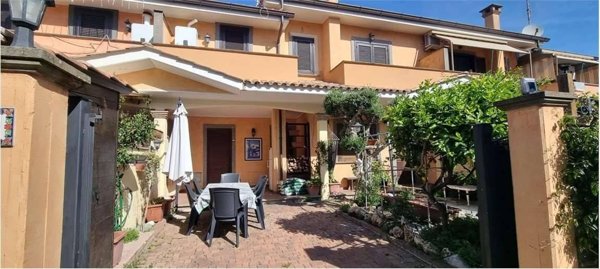casa indipendente in affitto a Pomezia in zona Torvaianica
