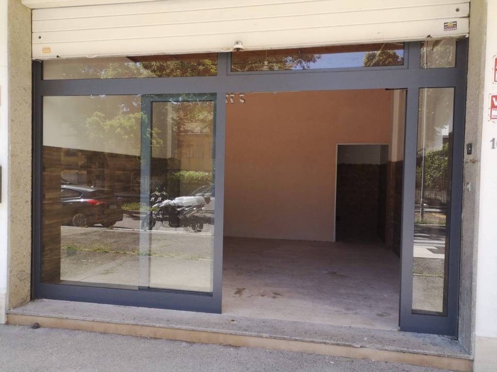 negozio in affitto a Pomezia