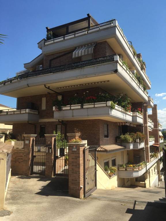 appartamento in affitto a Pomezia