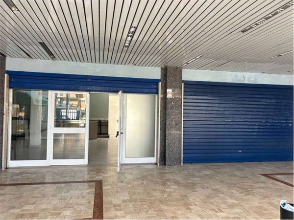 negozio in affitto a Pomezia in zona Torvaianica