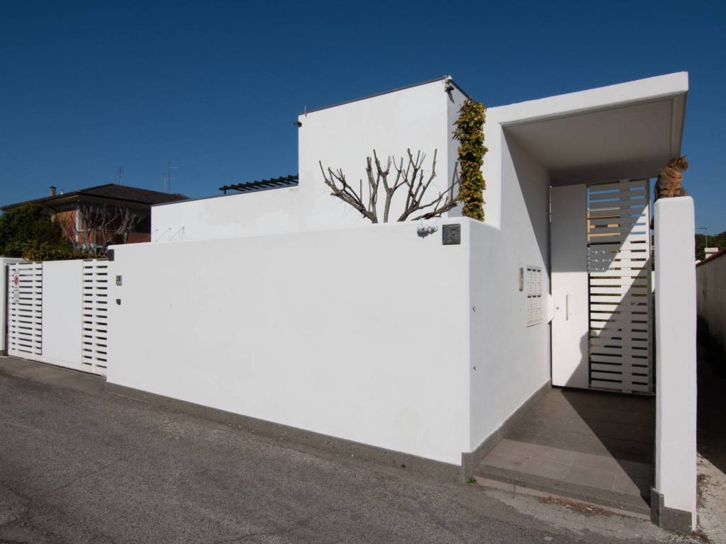 casa indipendente in affitto a Pomezia in zona Torvaianica