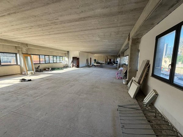 intera palazzina in affitto a Pomezia