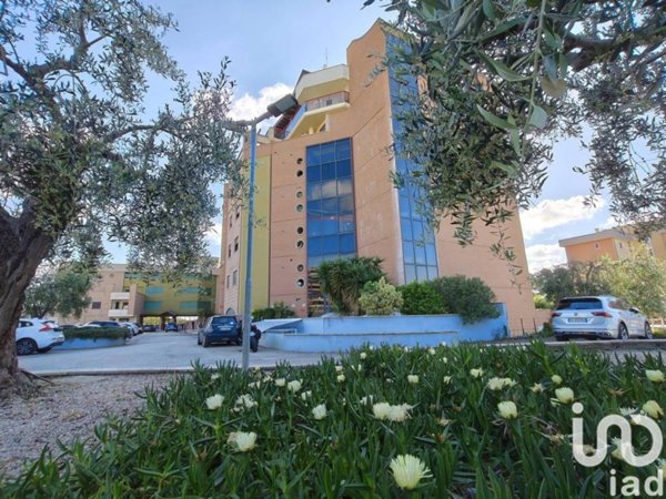 ufficio in affitto a Pomezia in zona Pratica di Mare