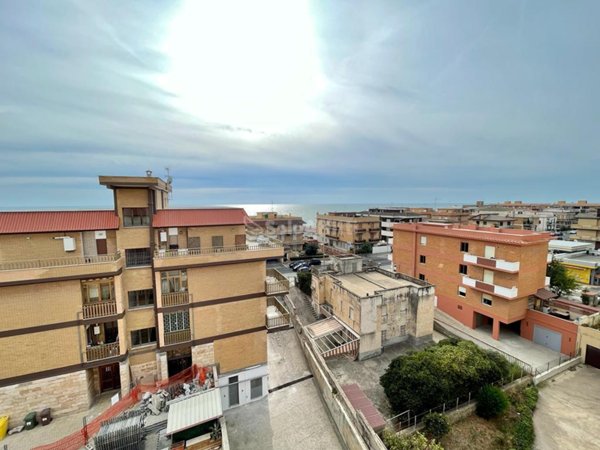 appartamento in affitto a Pomezia in zona Torvaianica