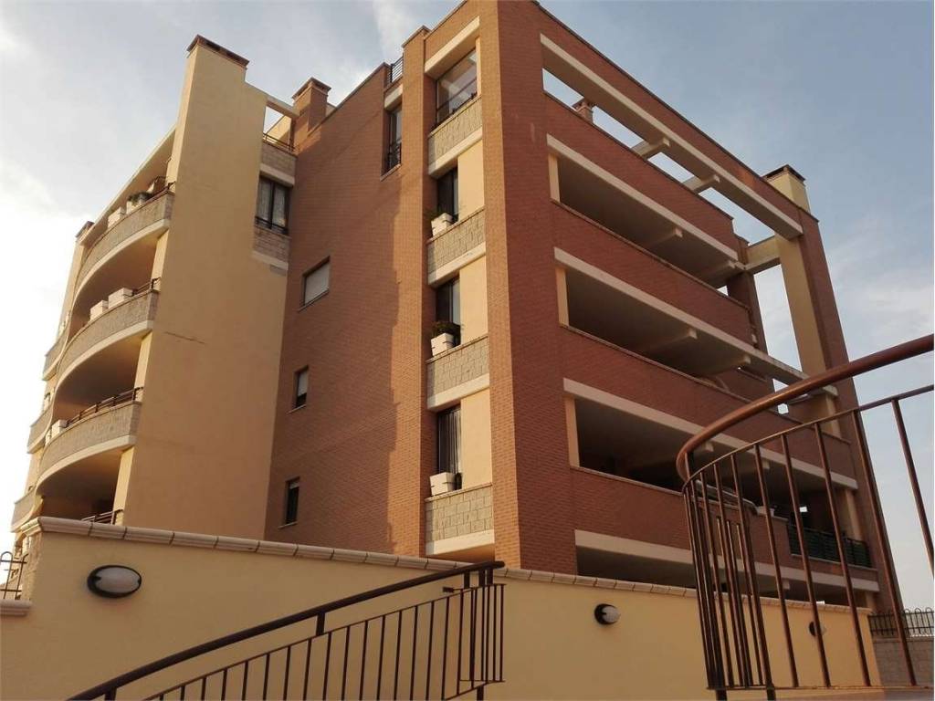 appartamento in affitto a Pomezia
