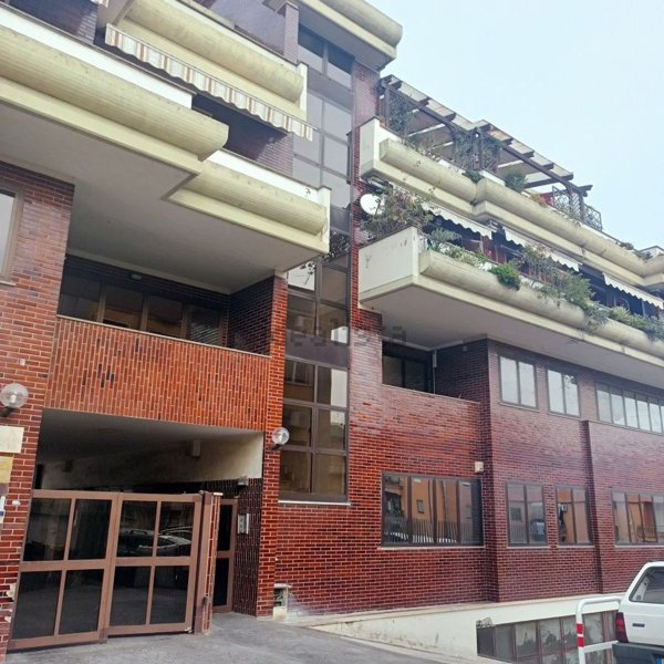 ufficio in affitto a Pomezia