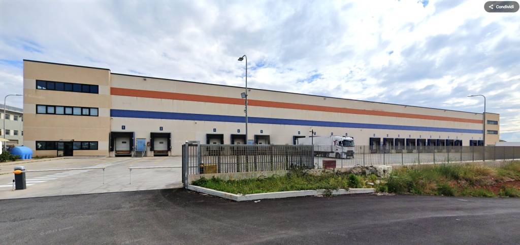 locale commerciale in affitto a Pomezia