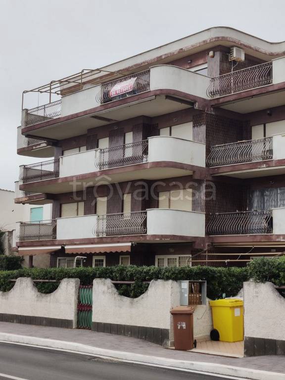 appartamento in affitto a Pomezia in zona Torvaianica