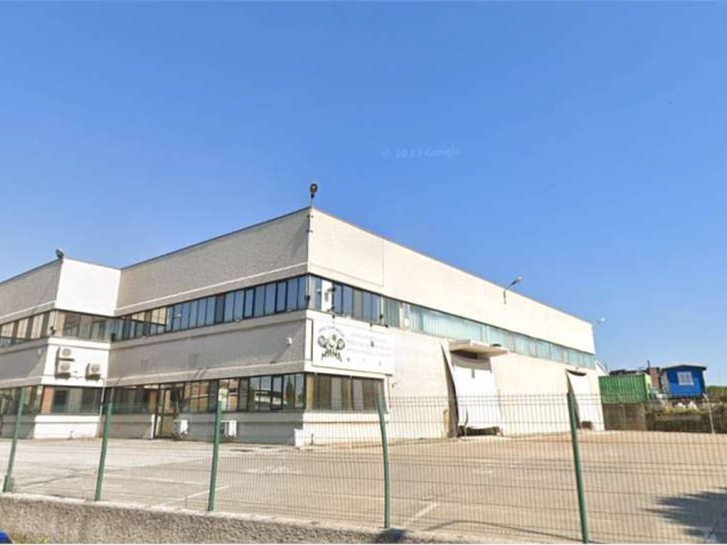 locale commerciale in affitto a Pomezia