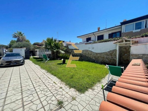 casa indipendente in affitto a Pomezia in zona Torvaianica