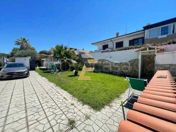 casa indipendente in affitto a Pomezia in zona Torvaianica