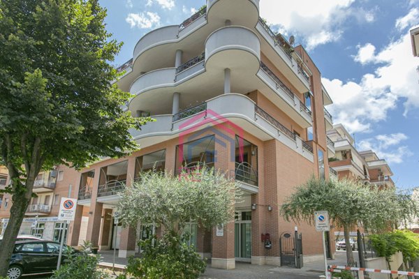 ufficio in affitto a Pomezia