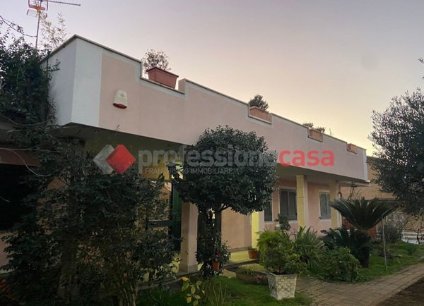 appartamento in affitto a Pomezia in zona Castagnetta