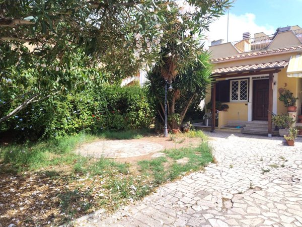 appartamento in affitto a Pomezia in zona Torvaianica