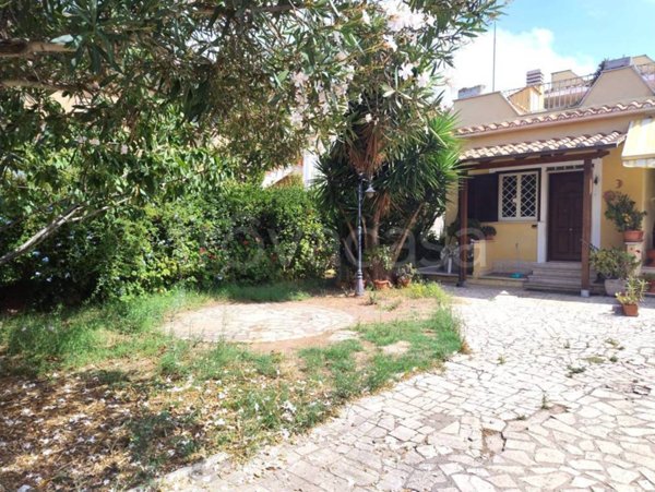 appartamento in affitto a Pomezia in zona Torvaianica