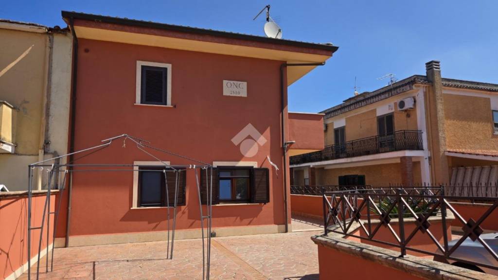 appartamento in affitto a Pomezia in zona Castagnetta